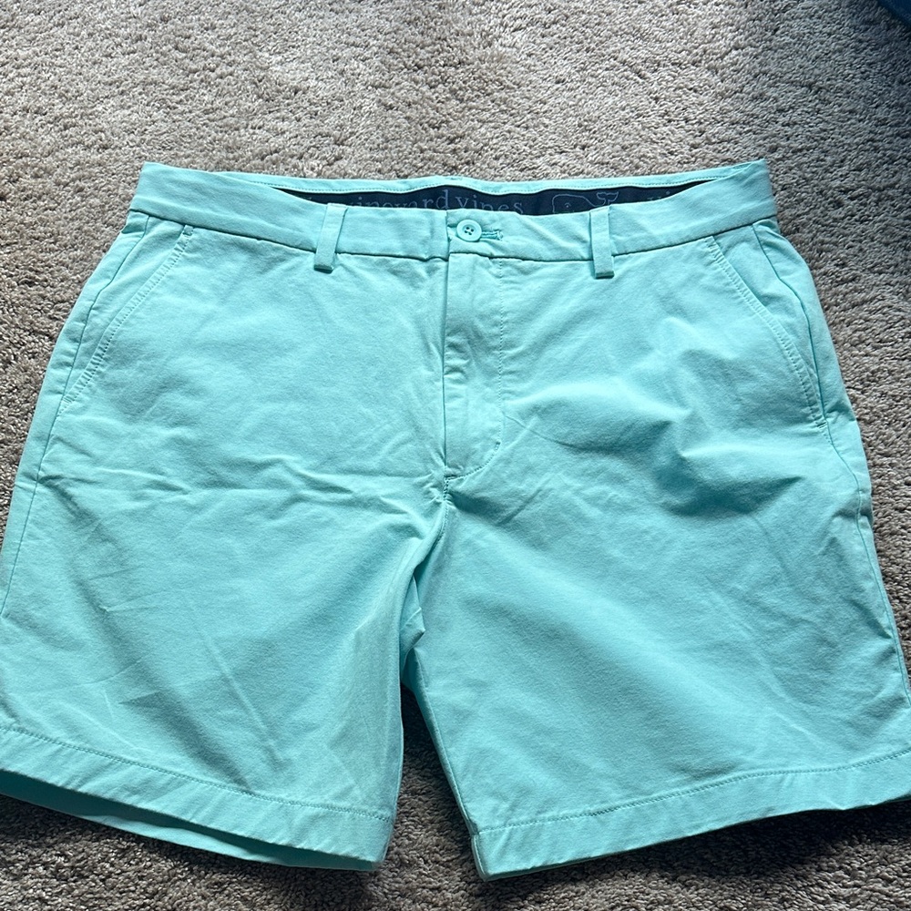 Vineyard Vines 34 performance shorts